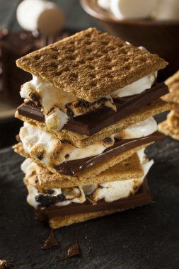 şekerleme lokum çikolata ve kraker ile