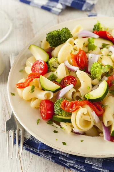 Salada caseira saudável de massas — Fotografia de Stock