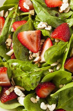 Organik sağlıklı çilek balsamik salata