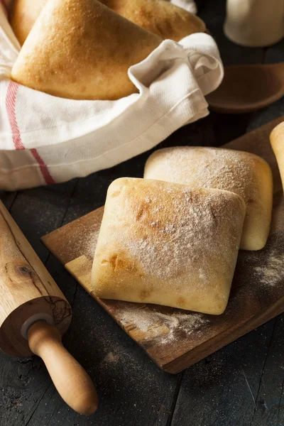 新鮮な自家製チャバタのパン — ストック写真