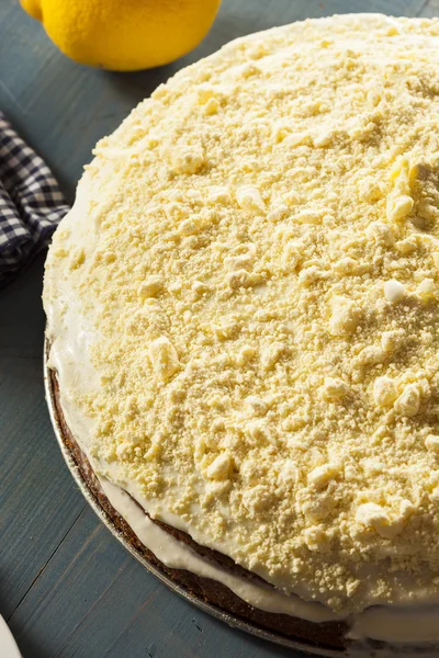 Torta al limone fatta in casa con crema glassa — Foto Stock