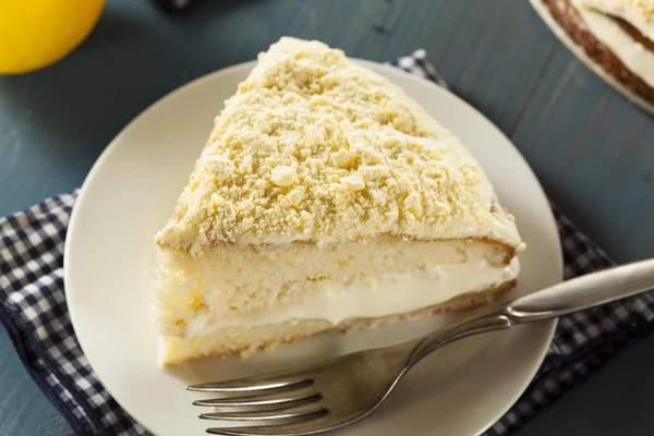 Σπιτικό λεμόνι κέικ με κρέμα ζαχαροαλοιφή — Φωτογραφία Αρχείου