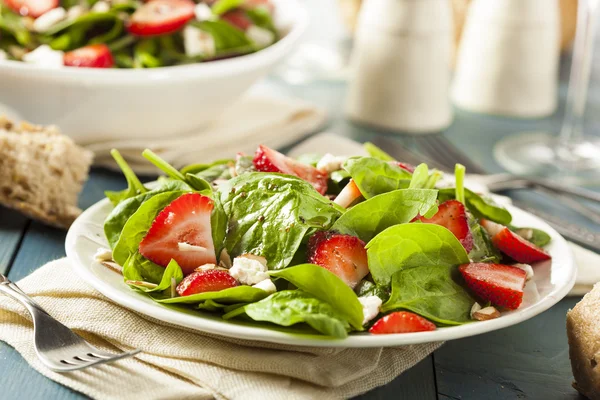 Salade balsamique aux fraises bio et santé — Photo