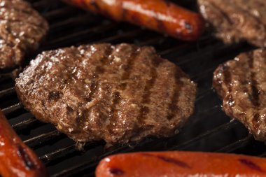 hamburger ve sosisli ızgara