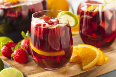 ev yapımı lezzetli kırmızı sangria