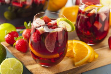ev yapımı lezzetli kırmızı sangria