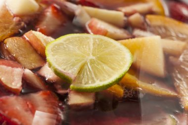 ev yapımı lezzetli kırmızı sangria