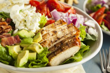 sağlıklı bol cobb salatası