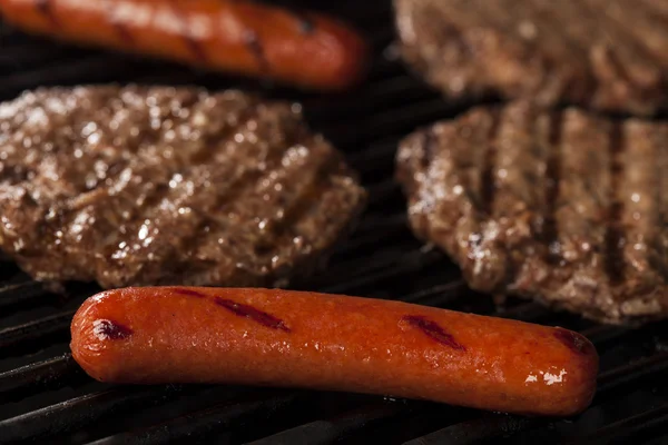 Hamburgers and Hot Dogs on the Grill — Stock Photo, Image