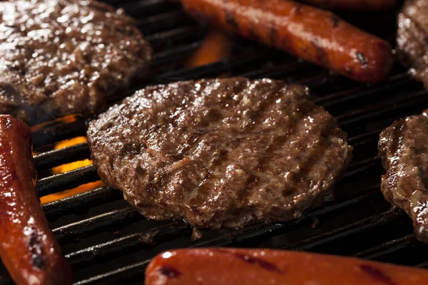 Hamburger e hot dog alla griglia — Foto Stock