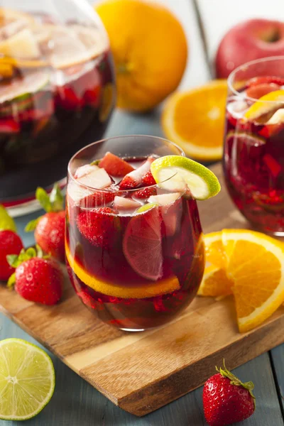 Ev yapımı lezzetli kırmızı sangria — Stok fotoğraf