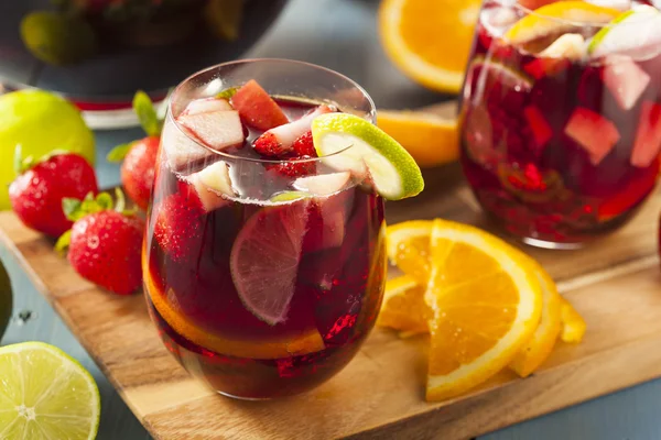 Hemlagad läckra röda sangria — Stockfoto