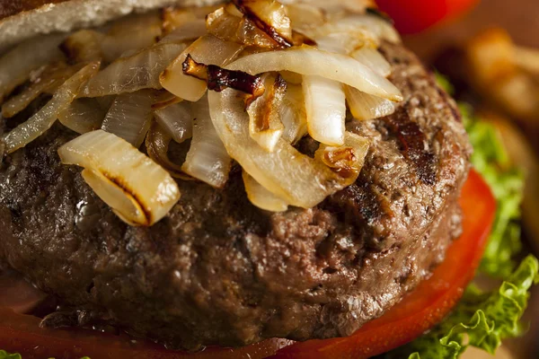 Hamburguesa gourmet con lechuga y tomate — Foto de Stock