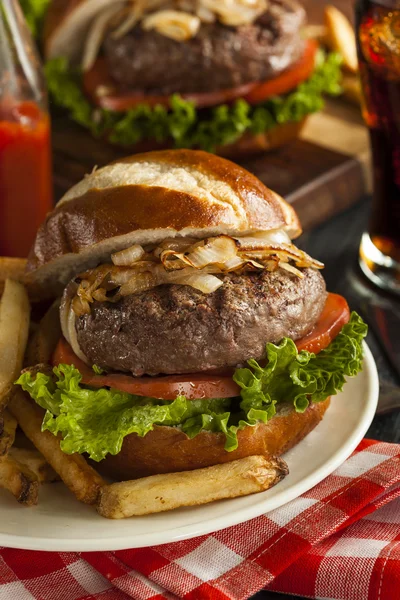 Gourmet Hamburger with Lettuce and Tomato — Stock Photo, Image