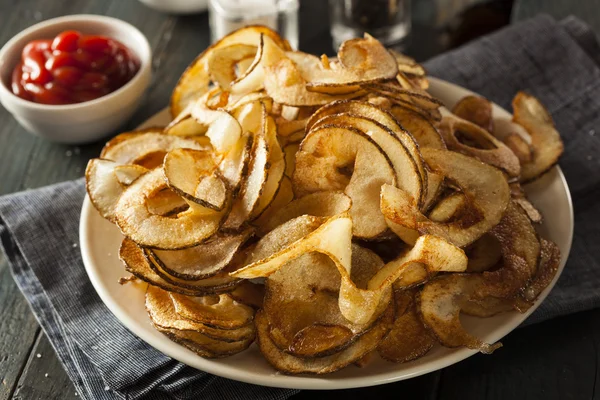 Homemade Spiral Cut Potato Chips — Stock Photo, Image