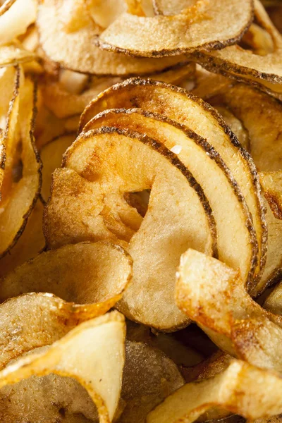 Саморобні спіральні вирізані картопляні чіпси — стокове фото