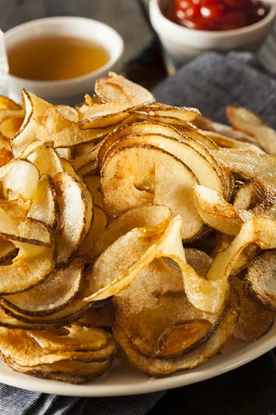 Homemade Spiral Cut Potato Chips — Stock Photo, Image