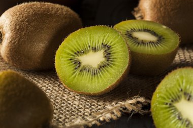 taze organik yeşil kivi