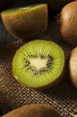 taze organik yeşil kivi