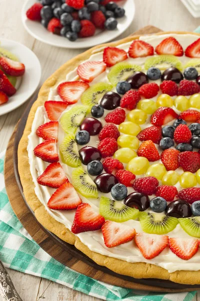 Hemmagjord naturlig frukt pizza — Stockfoto