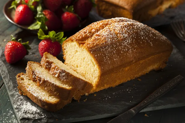 Torta di libbre fatta in casa con fragole — Foto Stock