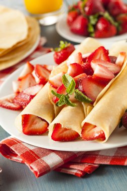 taze çilekli krep Fransız