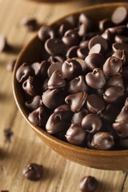 Organik koyu çikolata parçaları