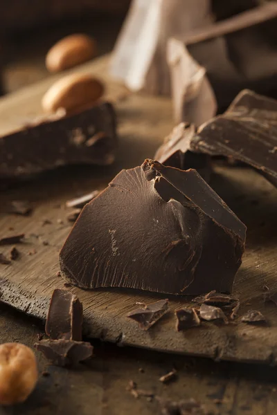 Bucăți de ciocolată întunecată organică — Fotografie, imagine de stoc