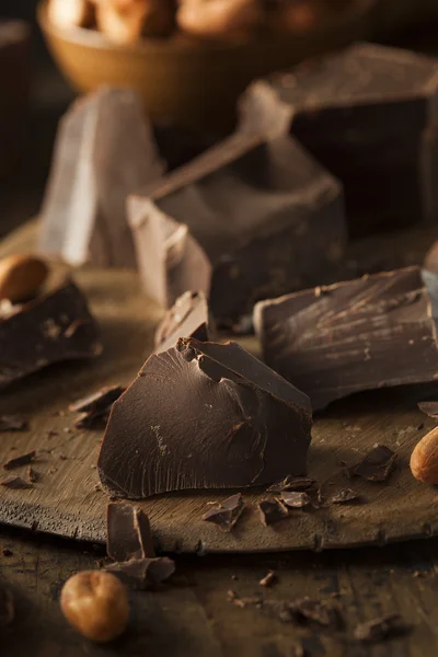 Pedaços de chocolate escuro orgânico — Fotografia de Stock