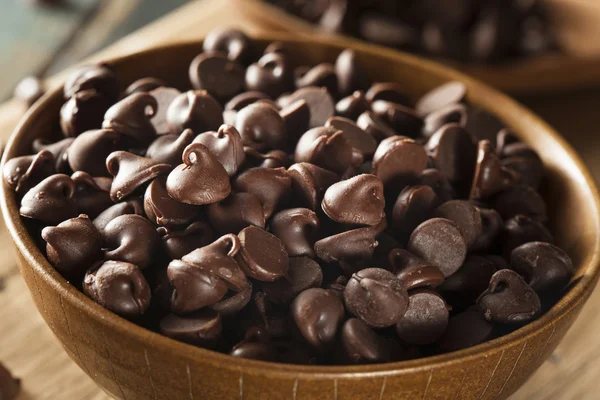 Chips de chocolate escuro orgânico — Fotografia de Stock