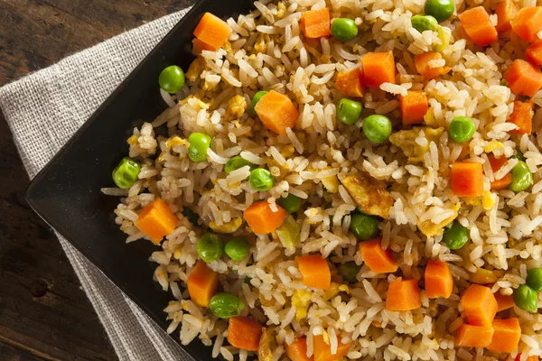 Zdravá domácí smažená rýže — Stock fotografie