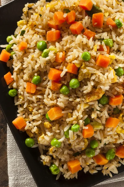 Здоровый домашний жареный рис — стоковое фото
