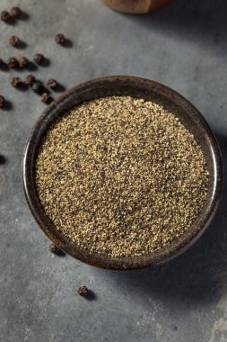 Kuru Organik Zemin Karabiber Kasesinde