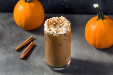 Soğuk Balkabağı Baharatlı Sütlü Kremalı Süt