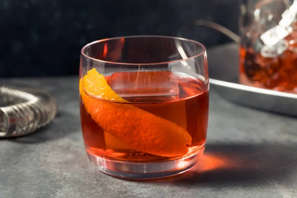 Gin Boozy Rafraîchissant Negroni Avec Vermouth Orange — Photo