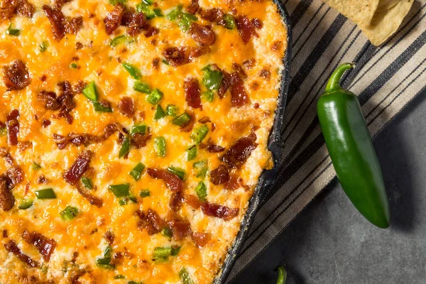 Homemade Spicy Jalapeno Popper Dip Bacon Chips — 스톡 사진