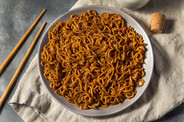 Fideos Frijol Negro Jjajang Coreanos Caseros Con Palillos — Foto de Stock