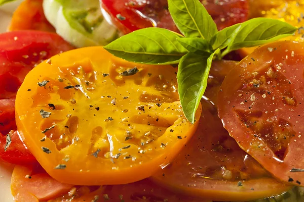 健康的传家宝番茄沙拉 — 图库照片