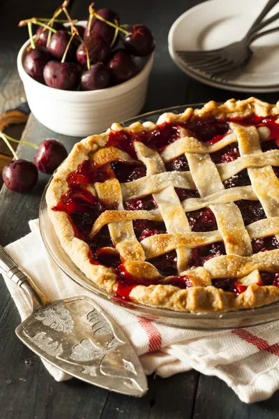 Deliziosa torta di ciliegie fatta in casa — Foto Stock