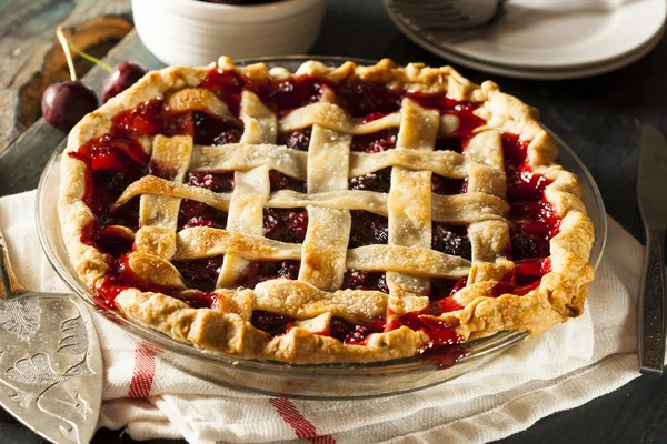 Delicioso pastel de cereza casero —  Fotos de Stock