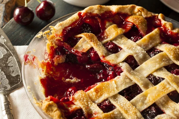 Deliziosa torta di ciliegie fatta in casa — Foto Stock