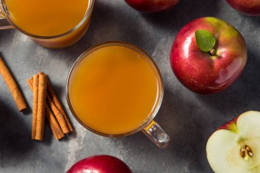 Sağlıklı Organik Elma Şarabı.