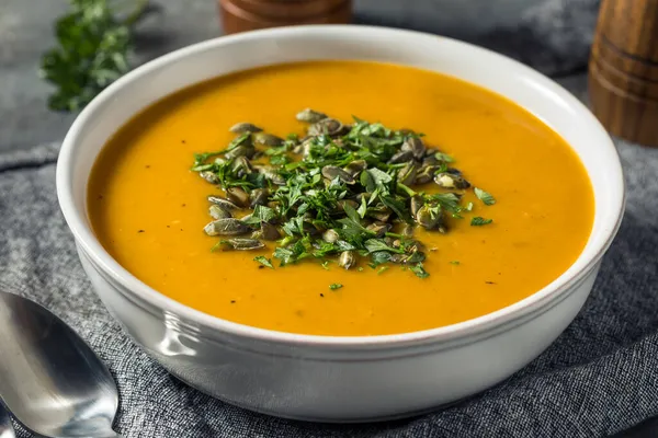 Gezonde Biologische Butternut Squash Soep Met Pepers Peterselie — Stockfoto