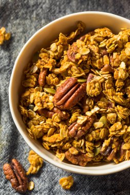 Sağlıklı ev yapımı Sonbahar Balkabağı Baharatlı Granola
