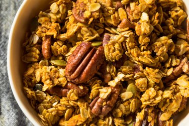 Sağlıklı ev yapımı Sonbahar Balkabağı Baharatlı Granola