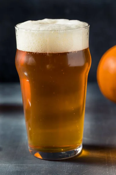 Boozy Refreshing Autumn Pumpkin Beer Ale Ready Drink — Stock Photo, Image