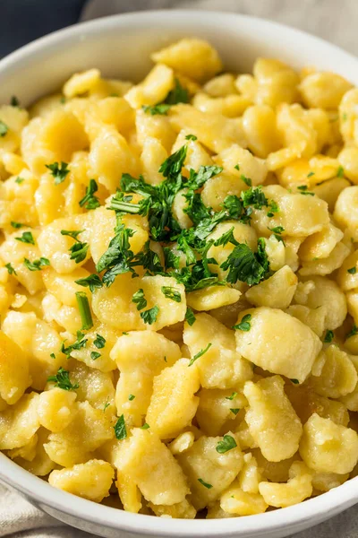 Egészséges Házi Német Spaetzle Tészta Vajjal Petrezselyemmel — Stock Fotó