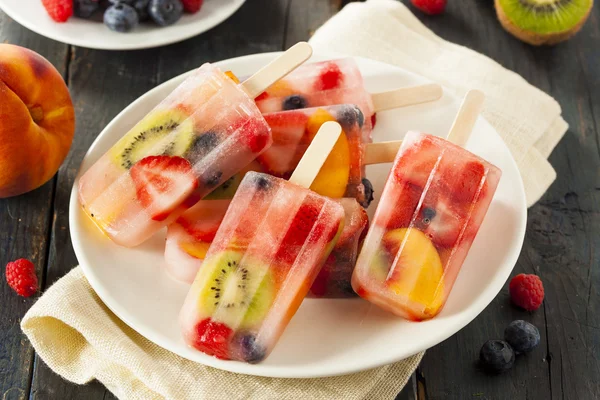 Popsicles de frutas integrais saudáveis — Fotografia de Stock