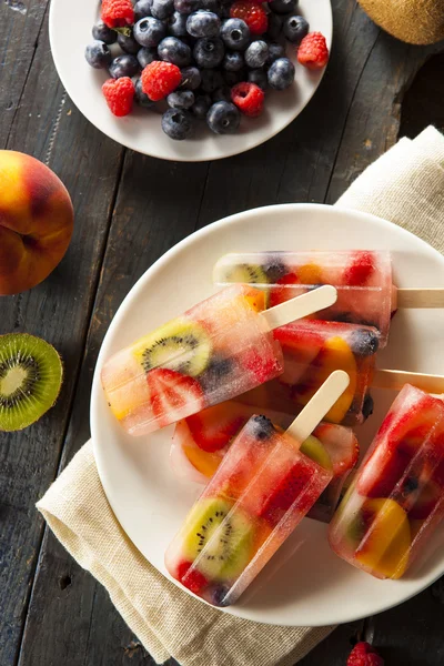 निरोगी संपूर्ण फळ पॉपसिकल्स — स्टॉक फोटो, इमेज