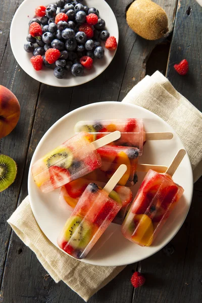 Popsicles de frutas integrais saudáveis — Fotografia de Stock
